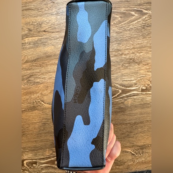 Coach travel kit in blue camo print style no F22545 - Picture 3 of 6